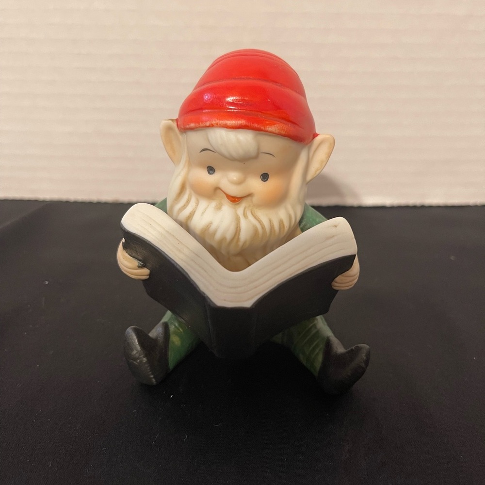 Homco Festive Elf Dressed in Red and Green